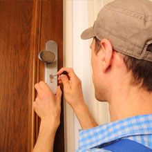 door-lock-fixing