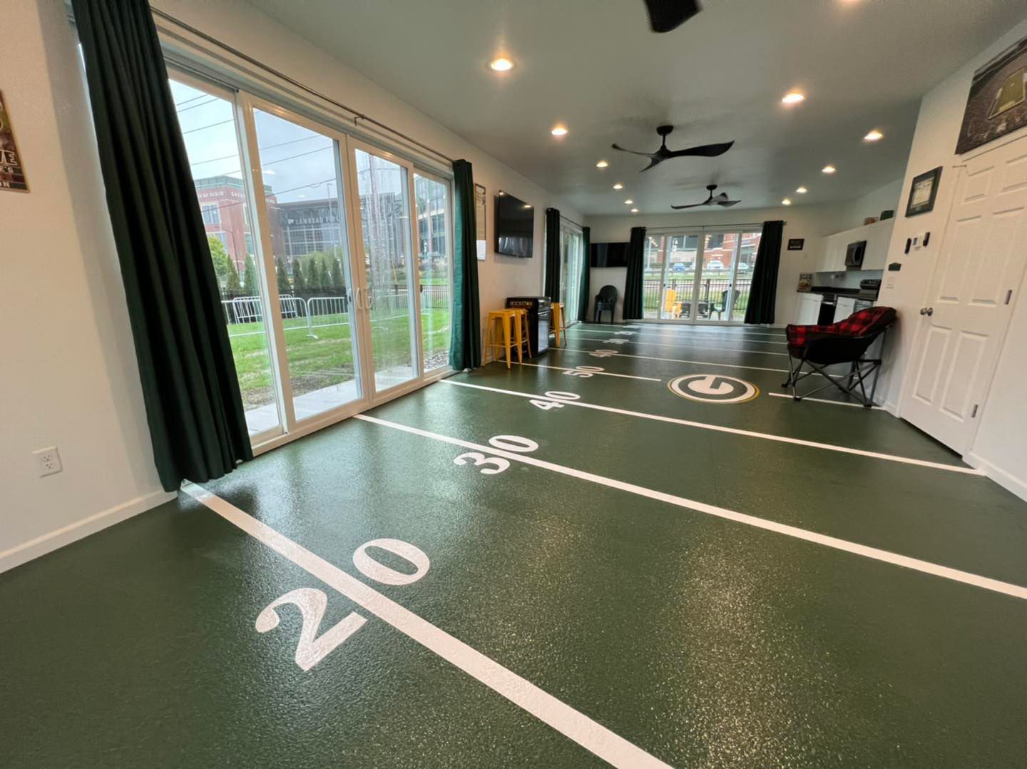 Quartz and Broadcast Sand Concrete Floor Coating
