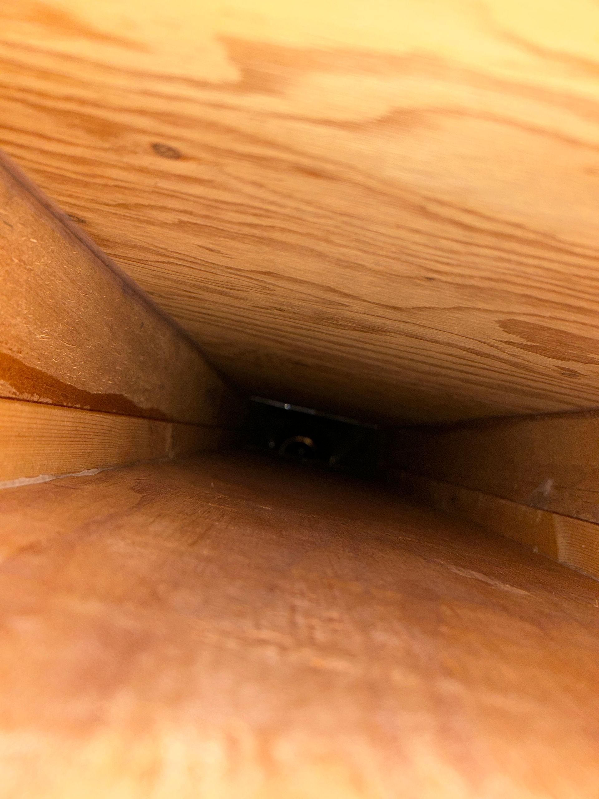 a picture of a duct