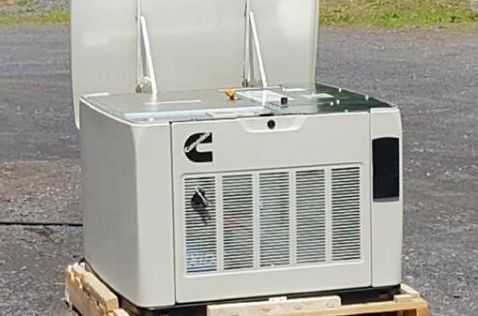 A Cummins generator is sitting on a wooden pallet.
