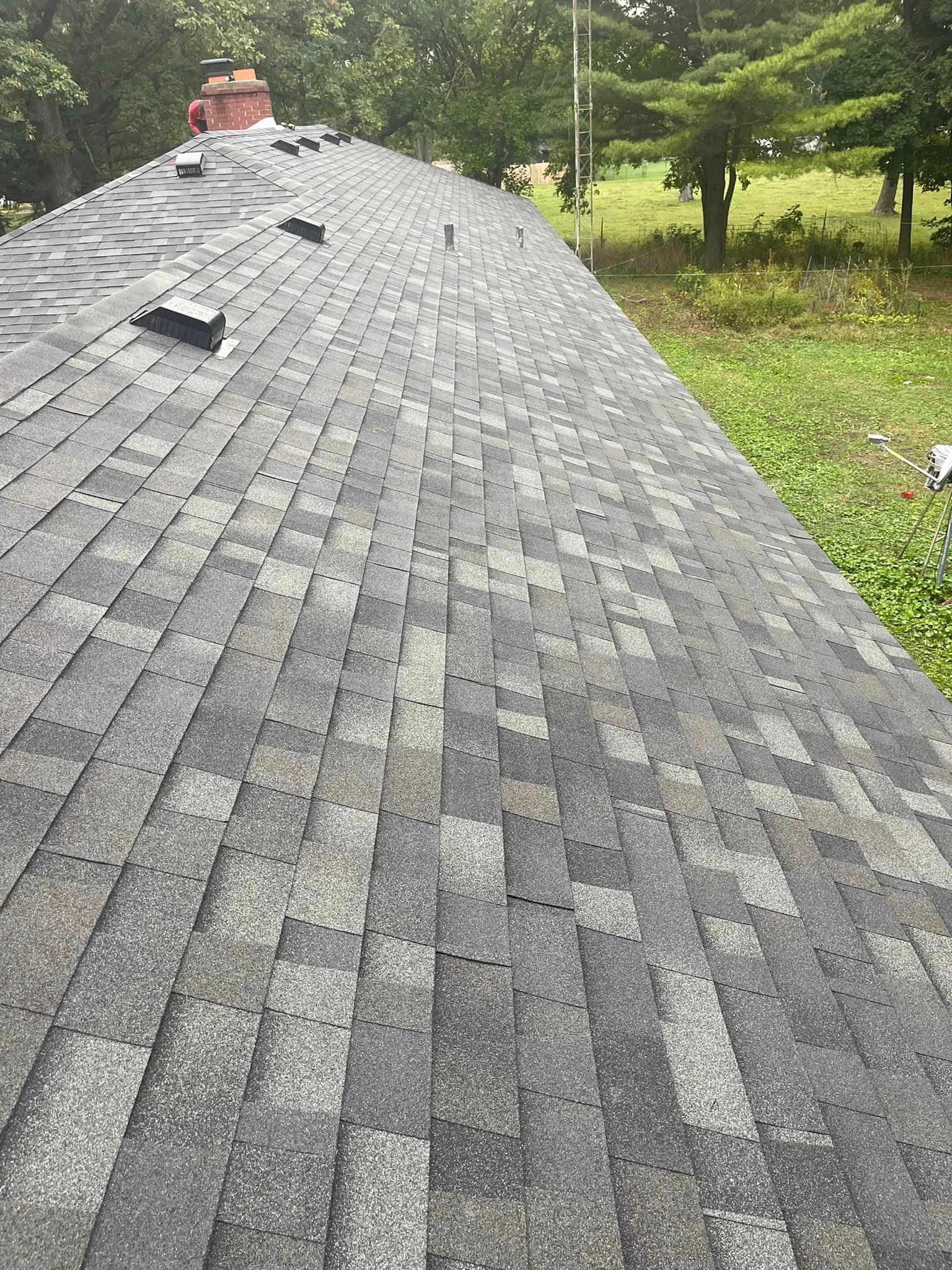 A close up of a roof with shingles on it