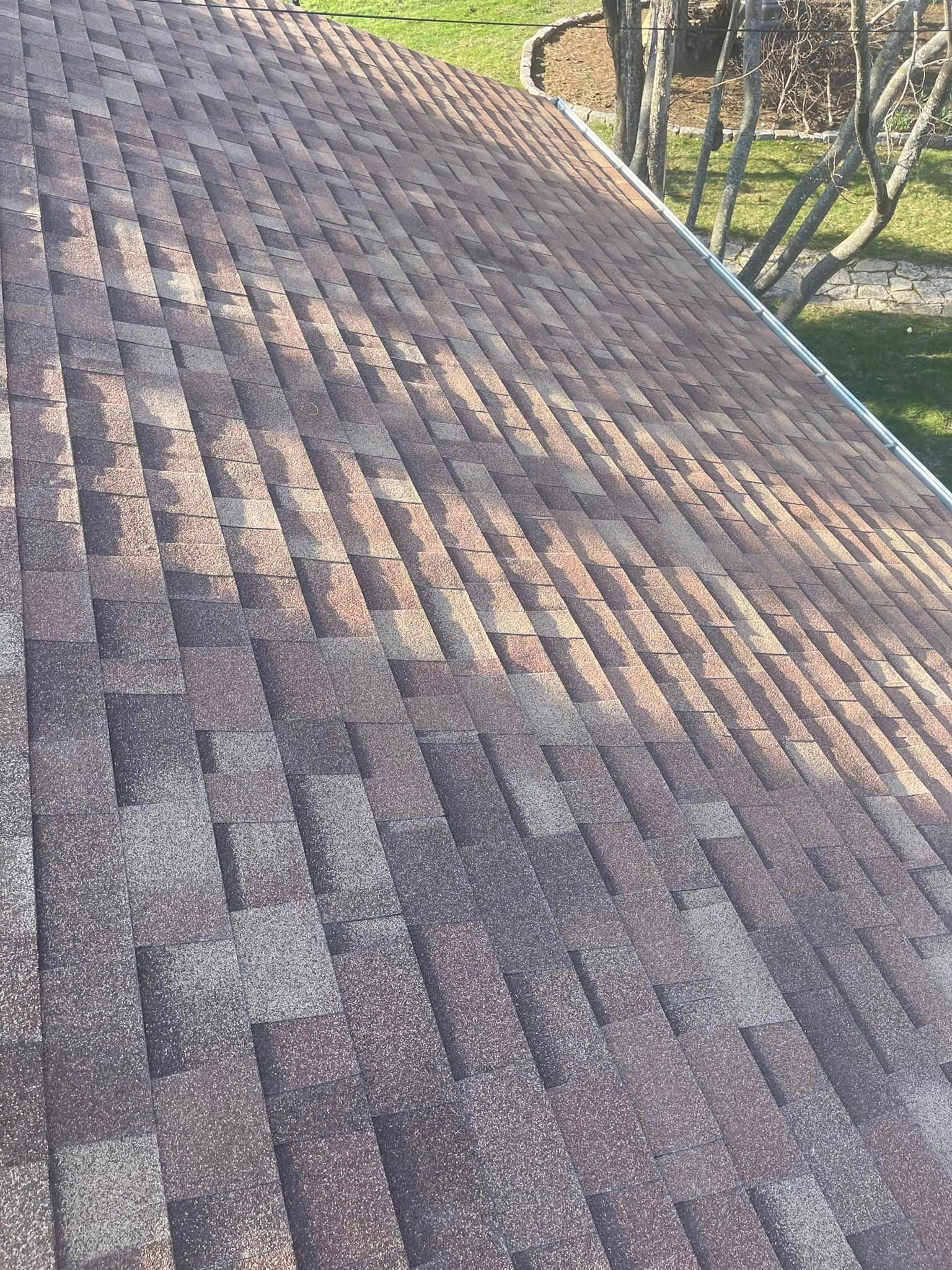 A close up of a roof with shingles on it