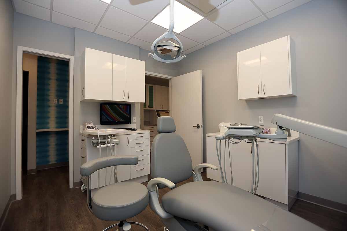 valley smiles treatment room with one dental chair