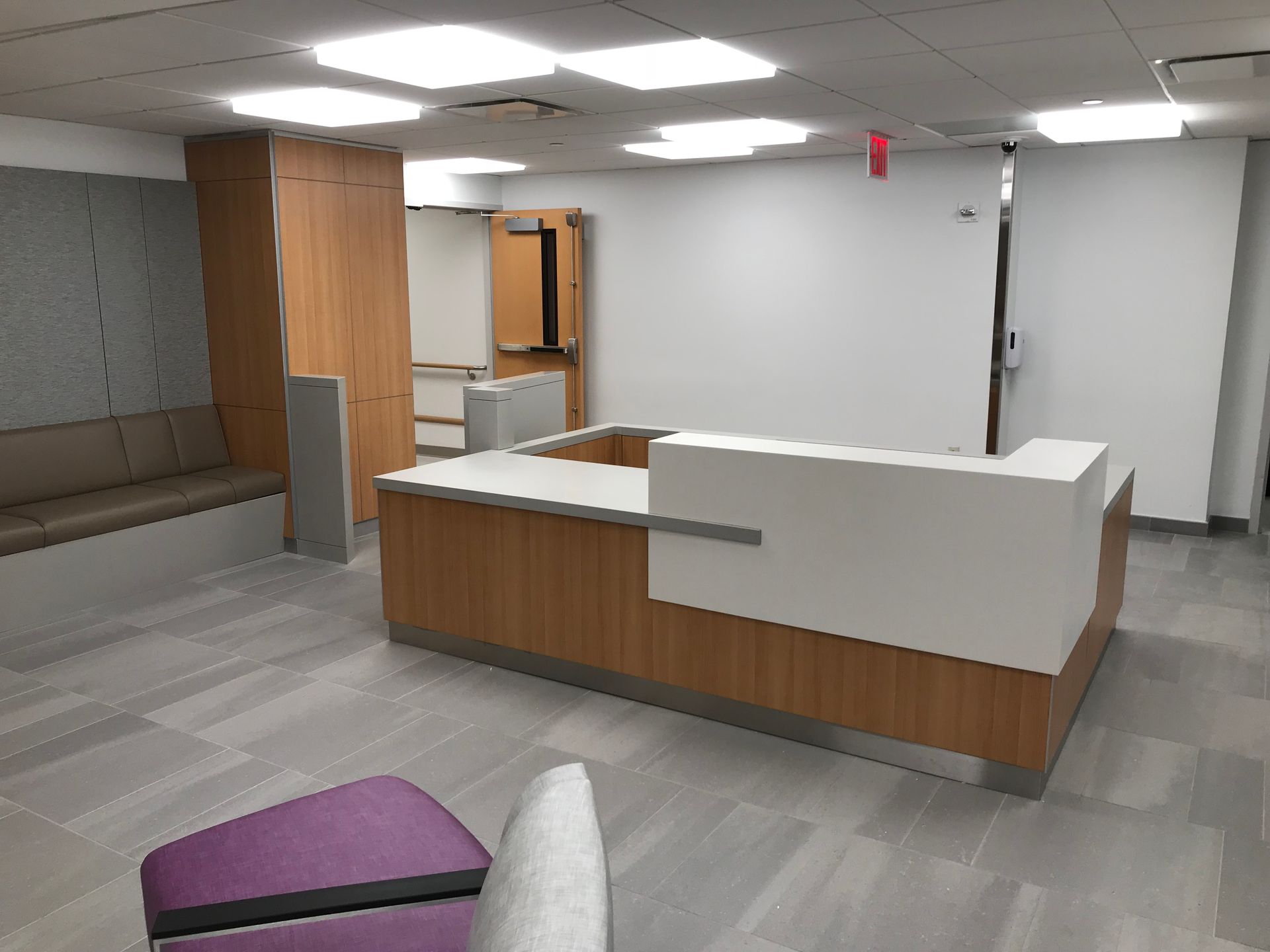 clean reception desk