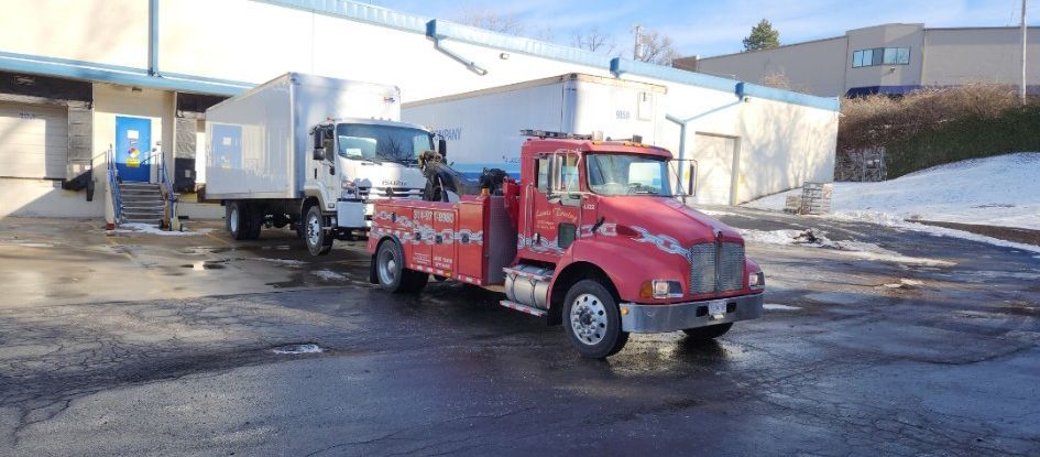 Professional heavy-duty vehicle towing service