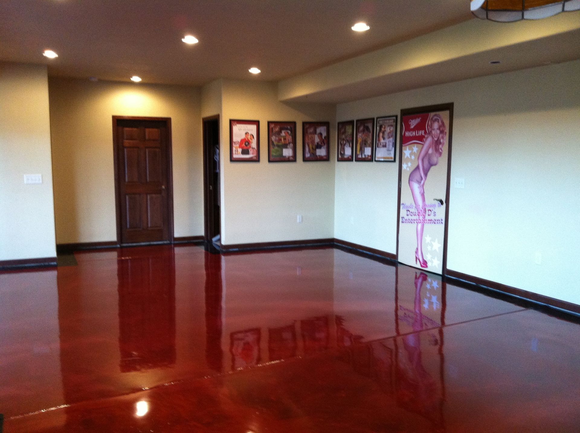 an empty room with a red floor and white walls