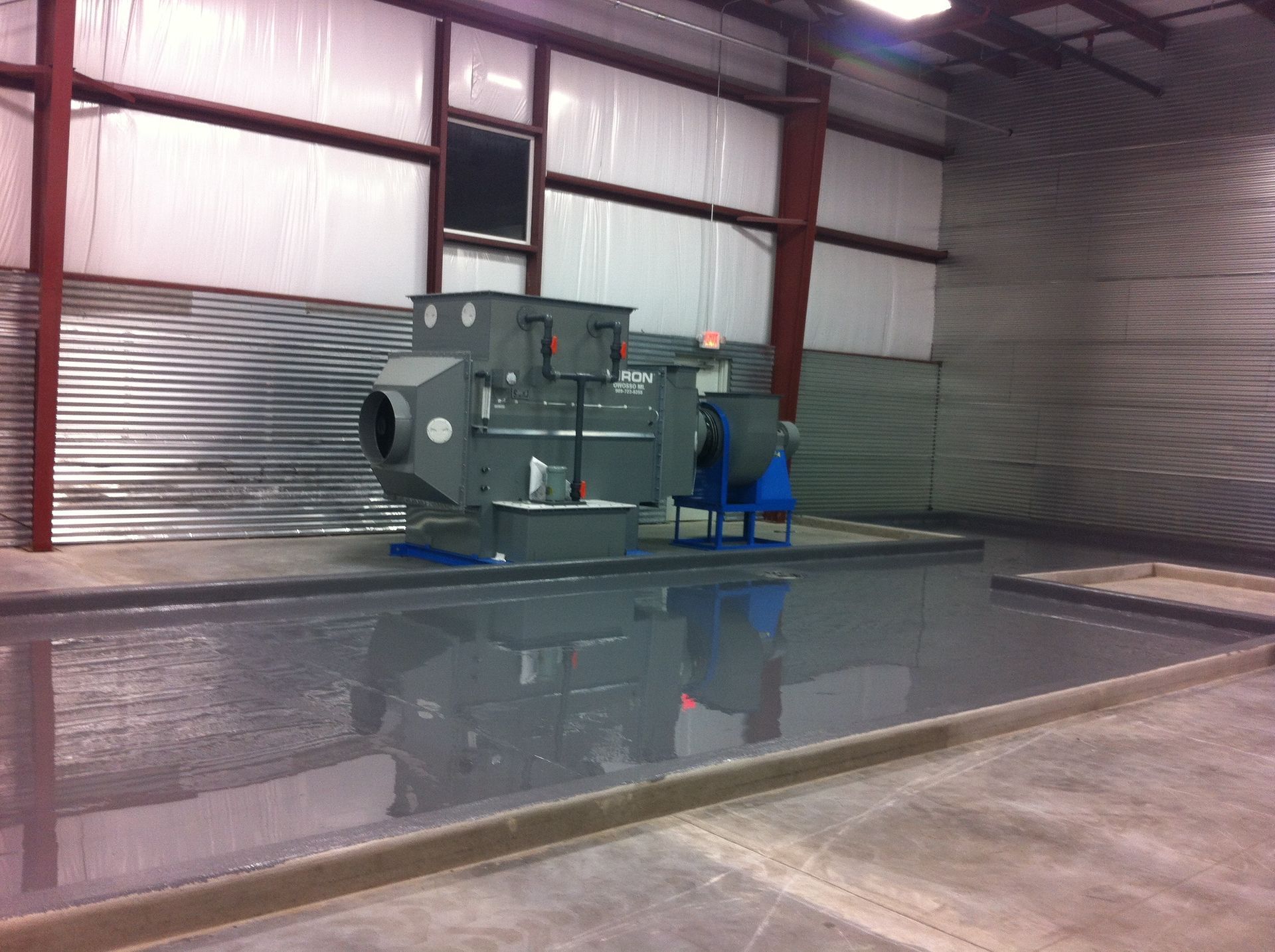 a large machine is sitting in the middle of a building