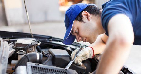 Learn more about auto repair Man repair car