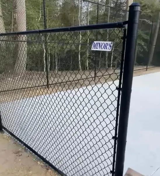 A chain link fence with a sign that says minors on it.