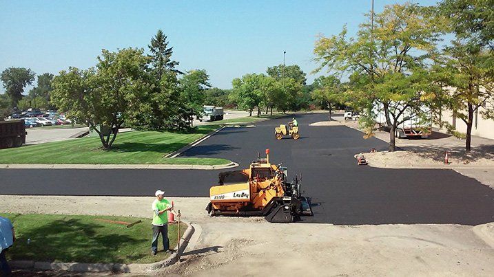 Asphalt paving
