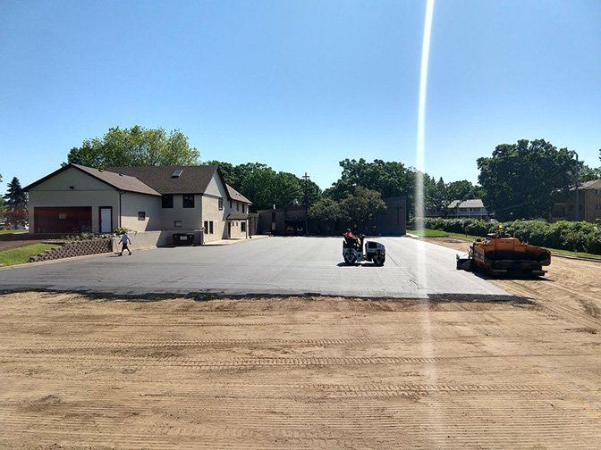 Asphalt paving