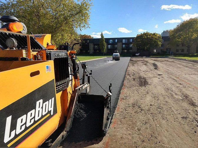 Asphalt paving