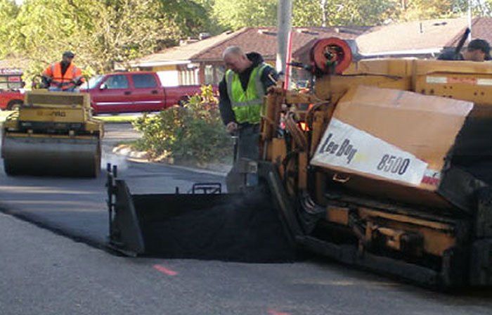 Asphalt paving