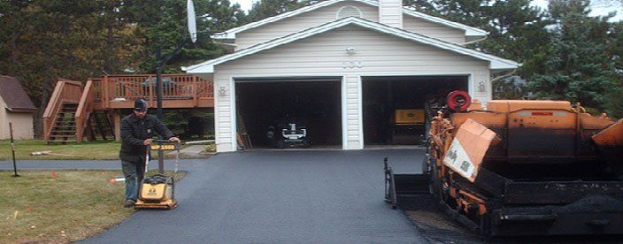 Asphalt paving