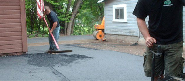 Asphalt paving