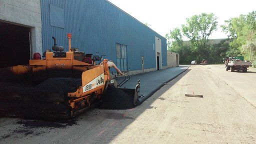 Asphalt paving