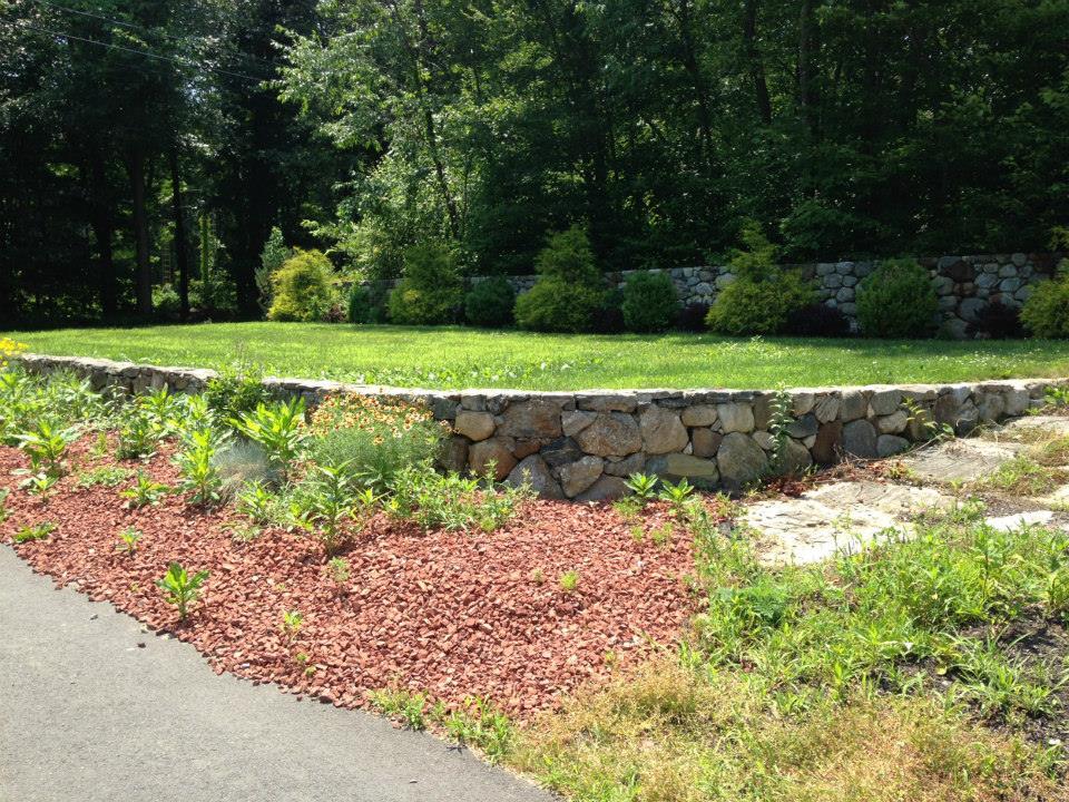Stone retaining wall