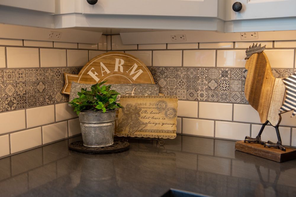 Kitchen countertop with farmhouse decor: 