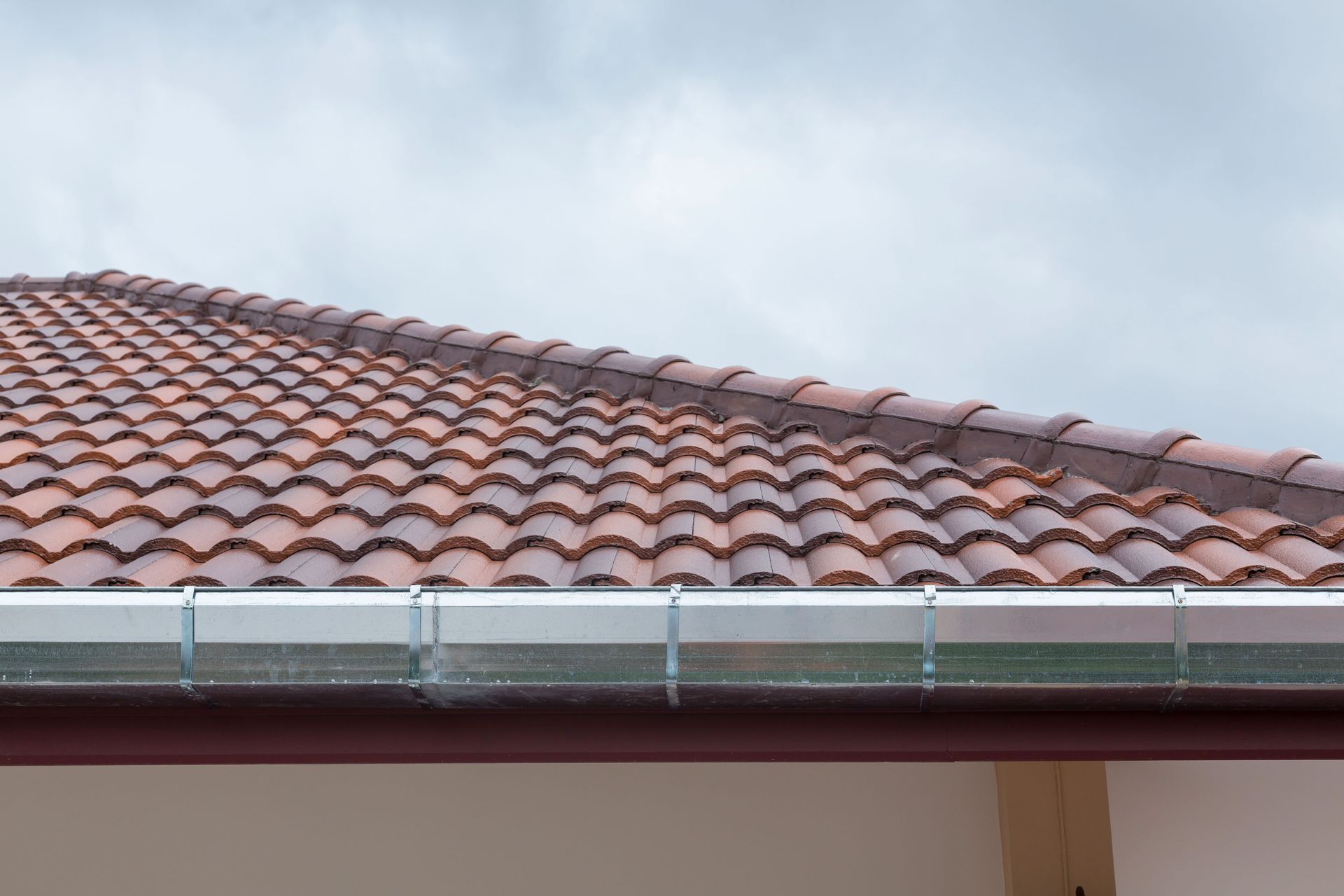 Understanding the Labor Factor in Metal Roof Projects