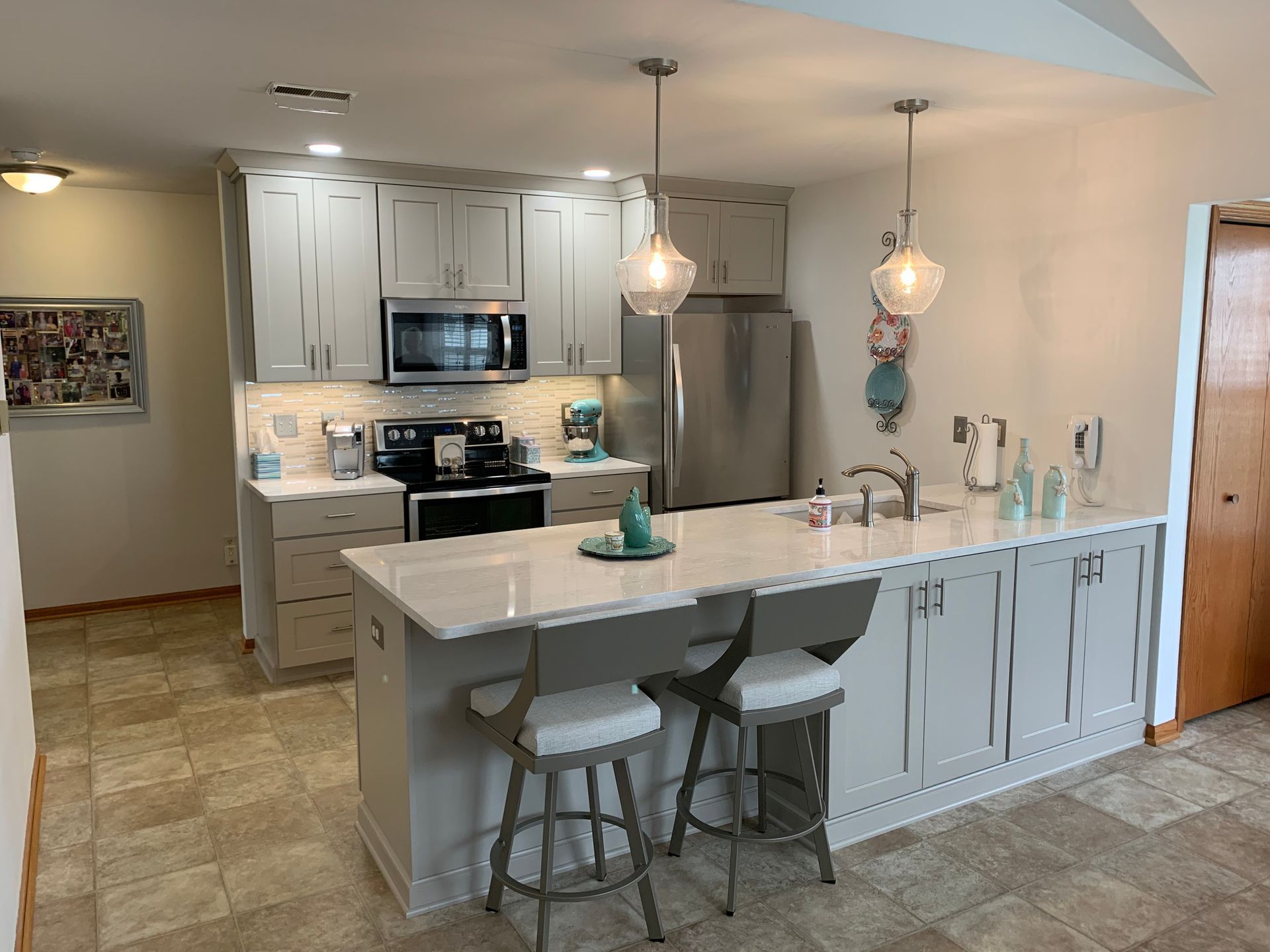 kitchen flooring and countertop