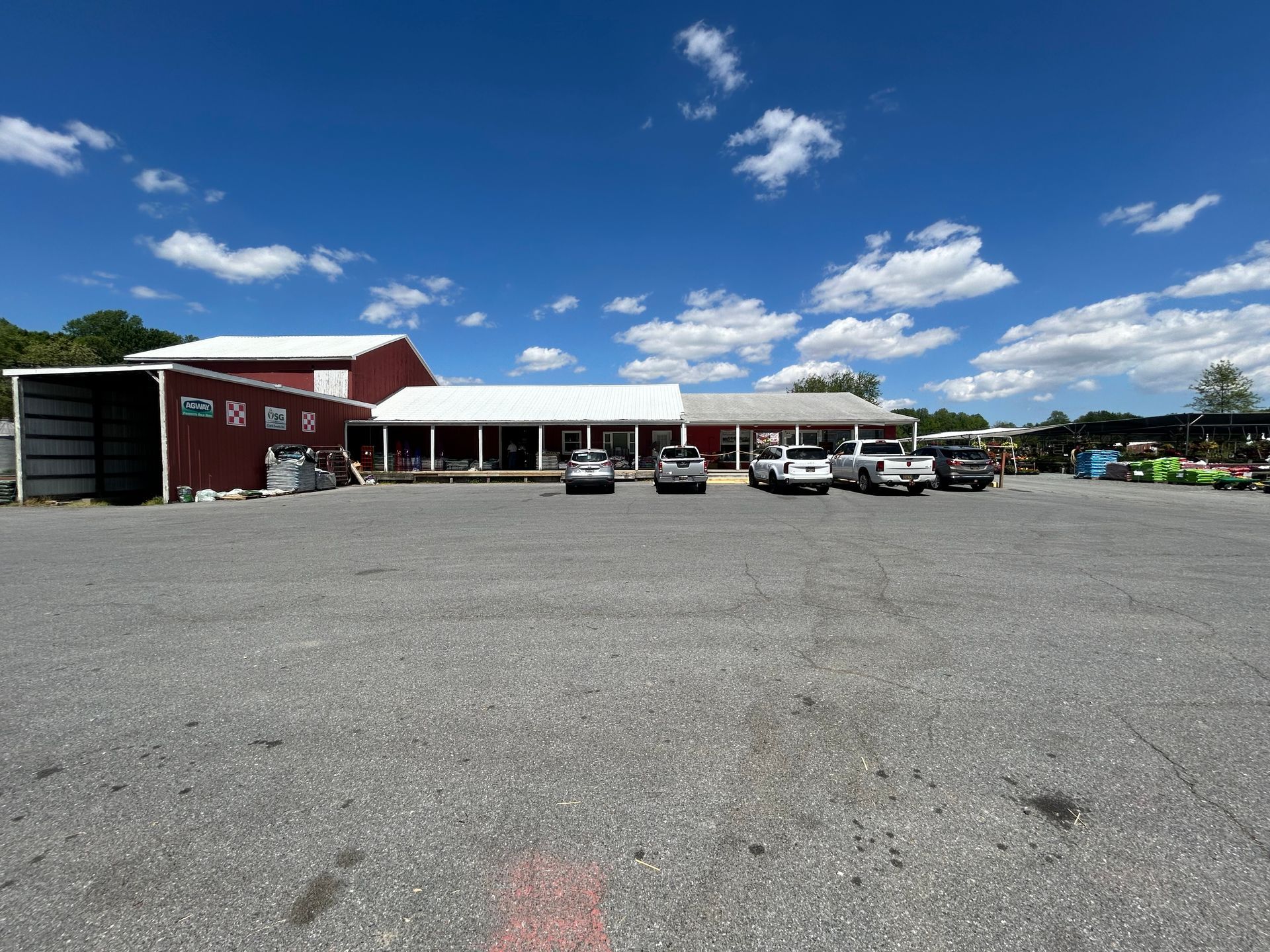 A lot of cars are parked in front of a building