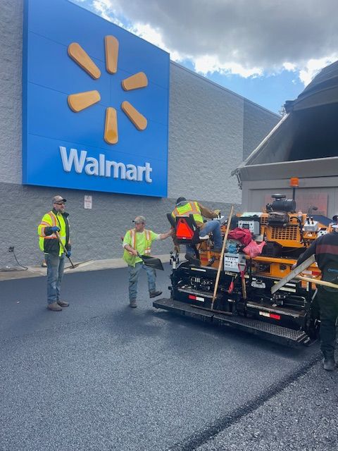 asphalt pavement installation