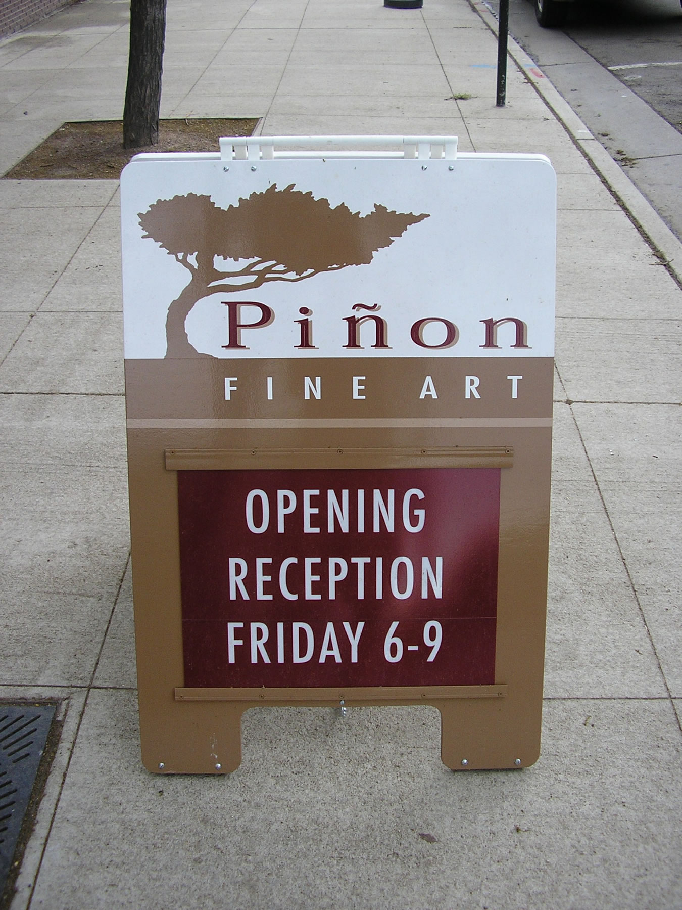 A sign that says piñon fine art on it