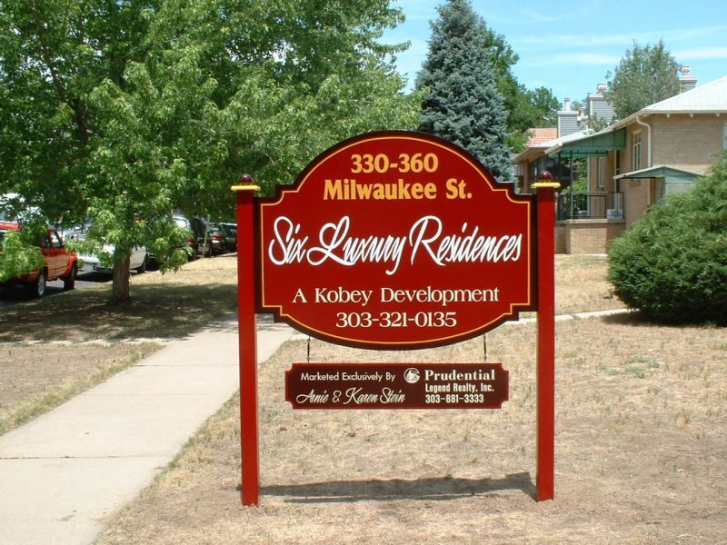 A sign that says sir luxury residences on it