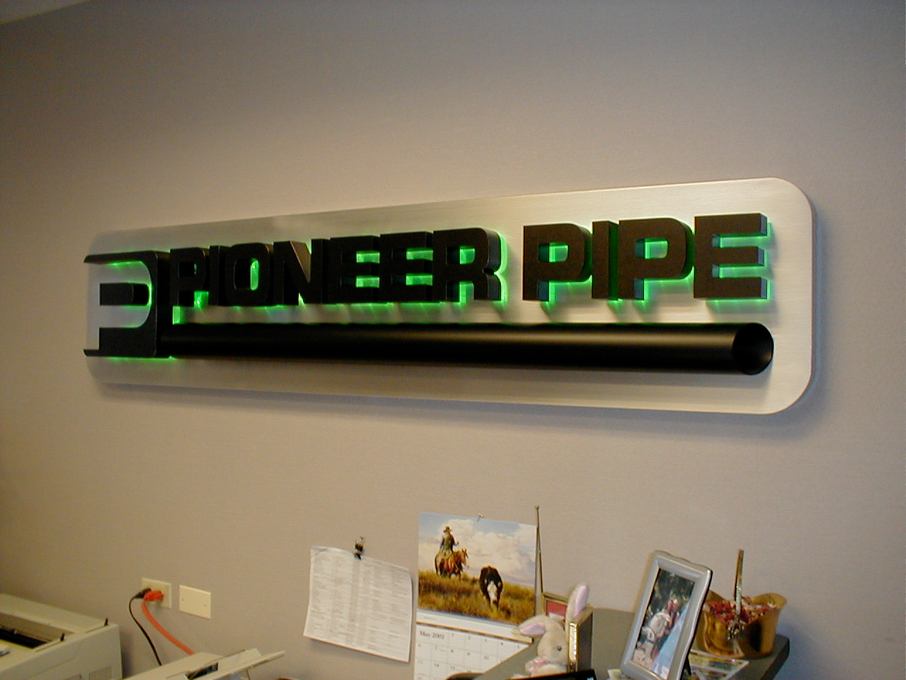 A sign on a wall that says pioneer pipe