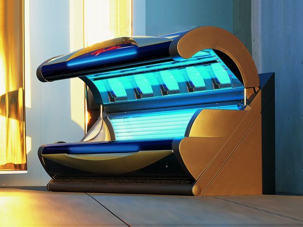 Classic 650 tanning bed