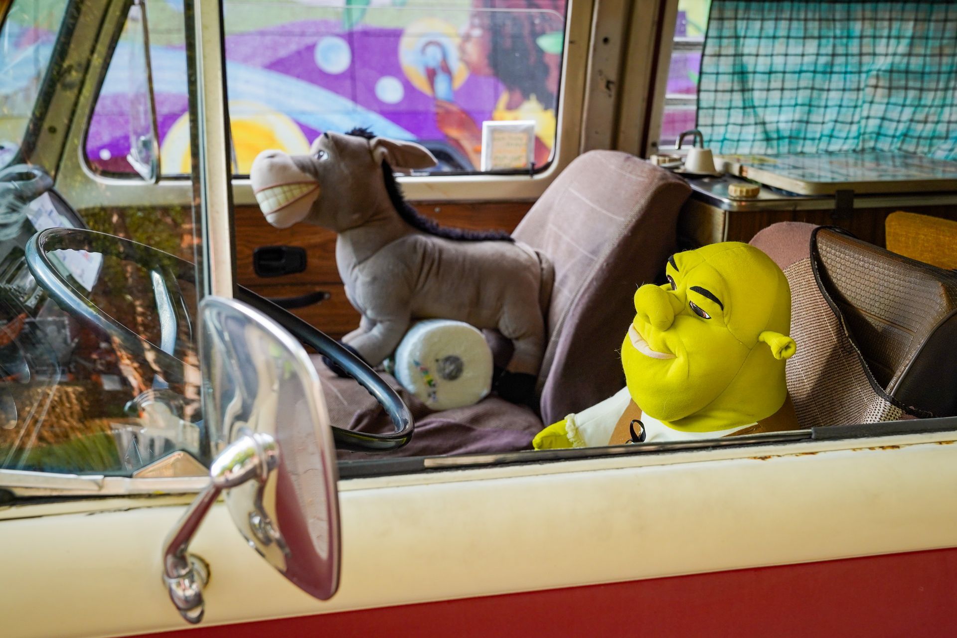 shrek and donkey stuffed animals are sitting in the back seat 
