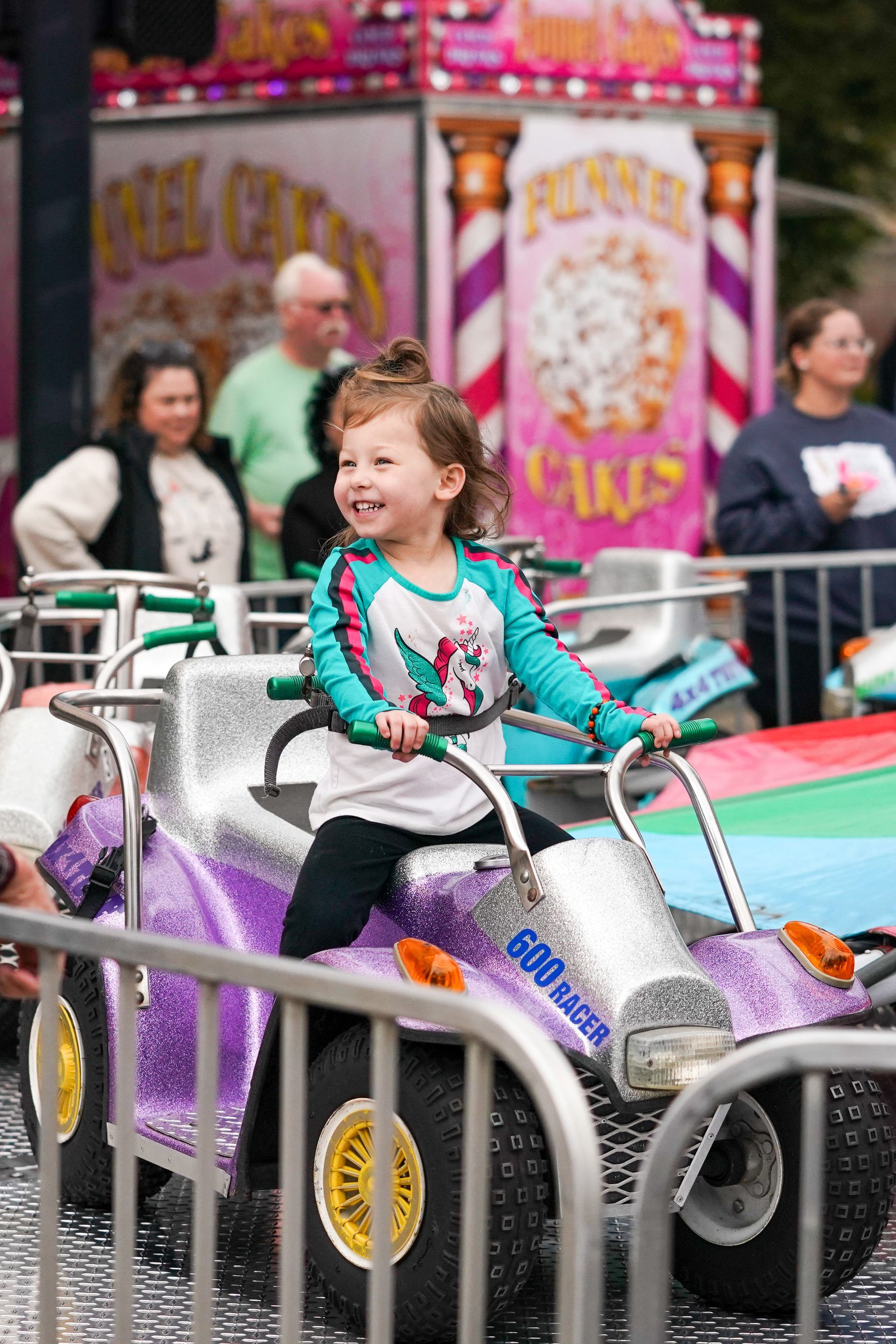a kid doing a carnival ride