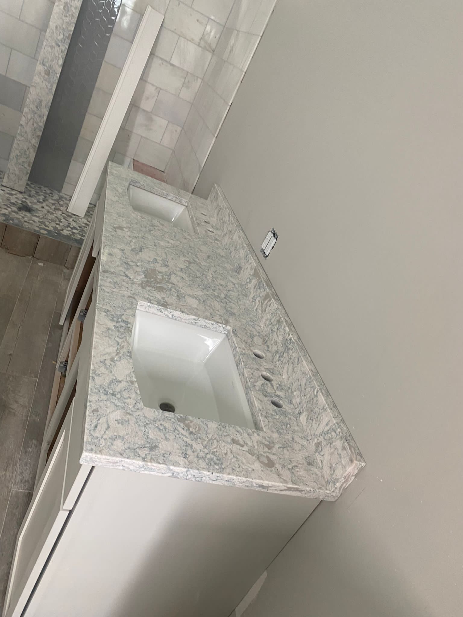 A bathroom with a sink and a mirror.