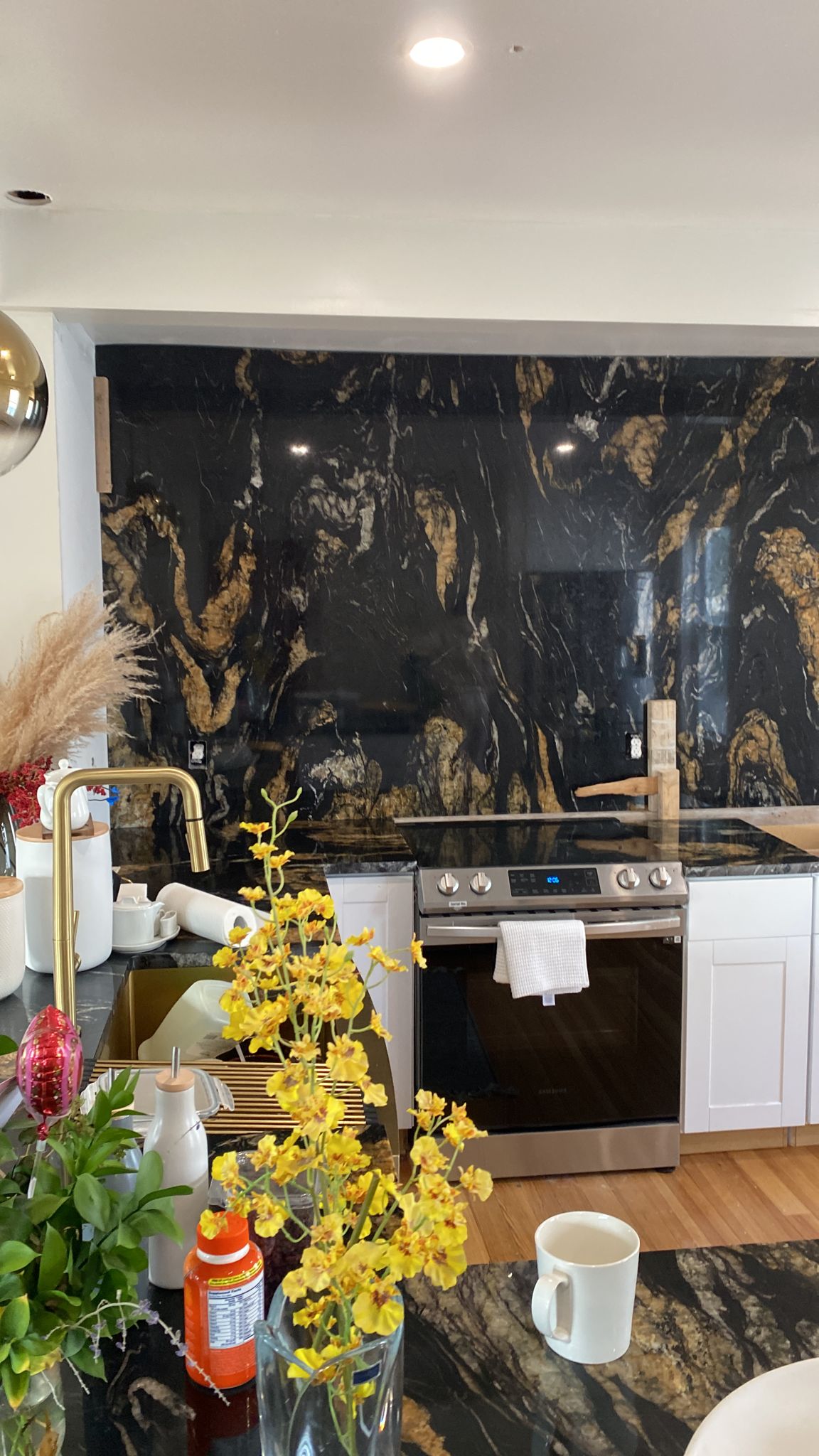 Quartz kitchen backsplash