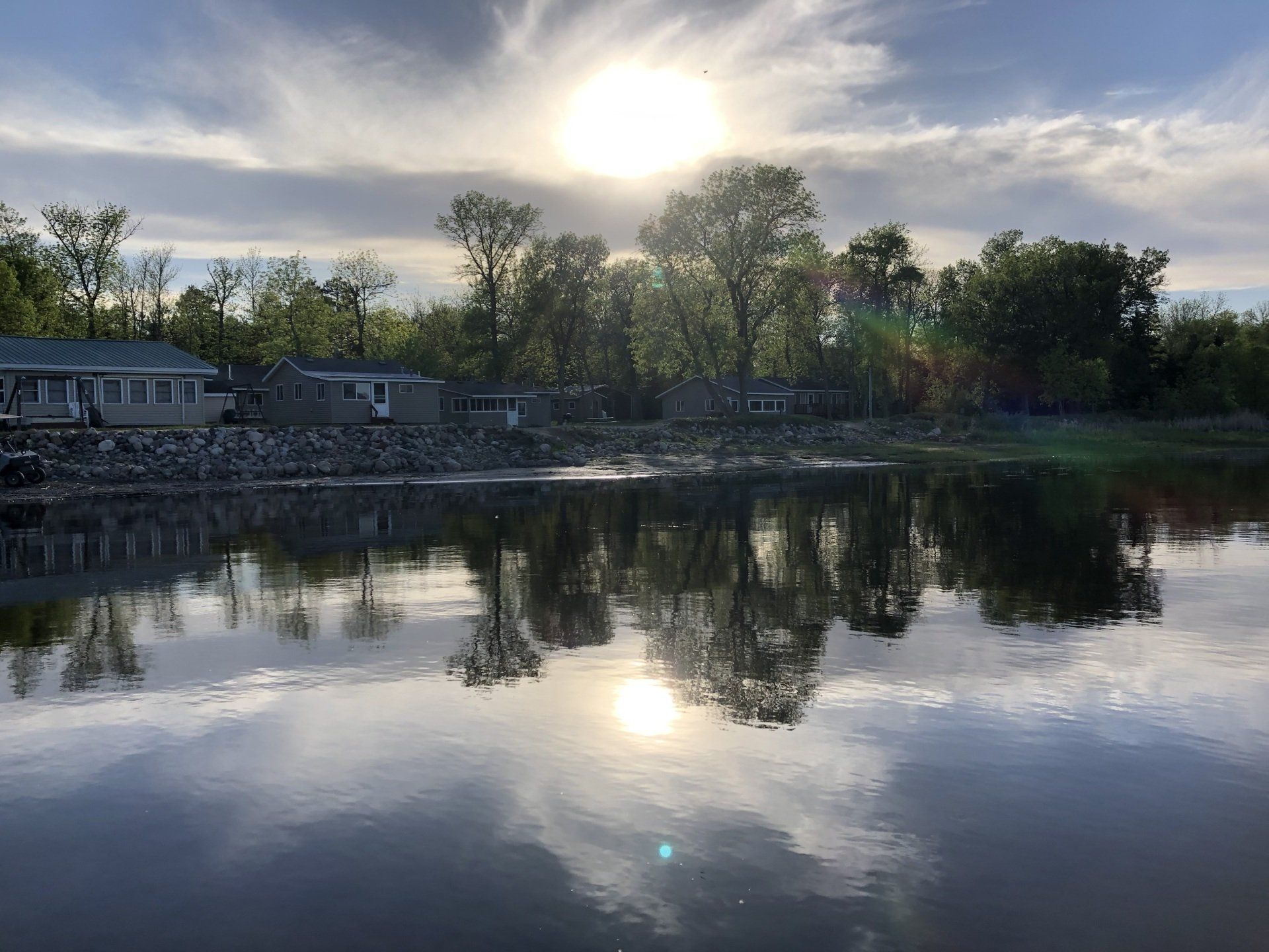 A lodge cabin by the lake