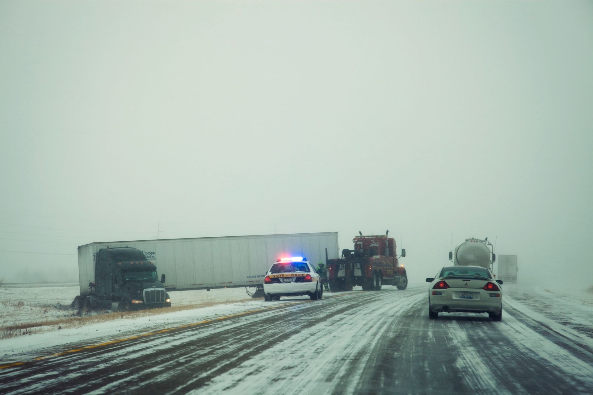 24 hr heavy duty semi towing