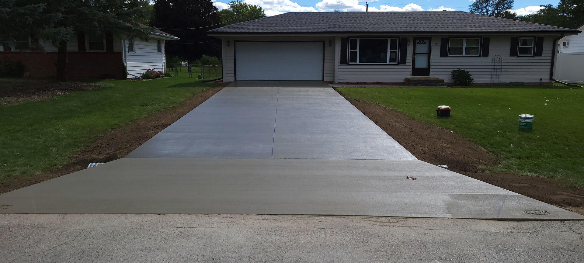 Concrete Driveway | Belvidere, IL | Unitrim Cement & Landscaping