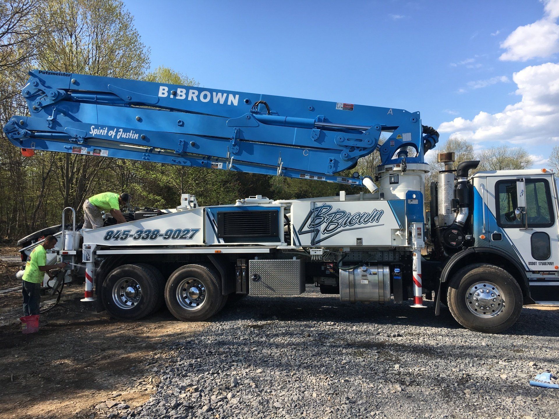 cleaning the pump truck