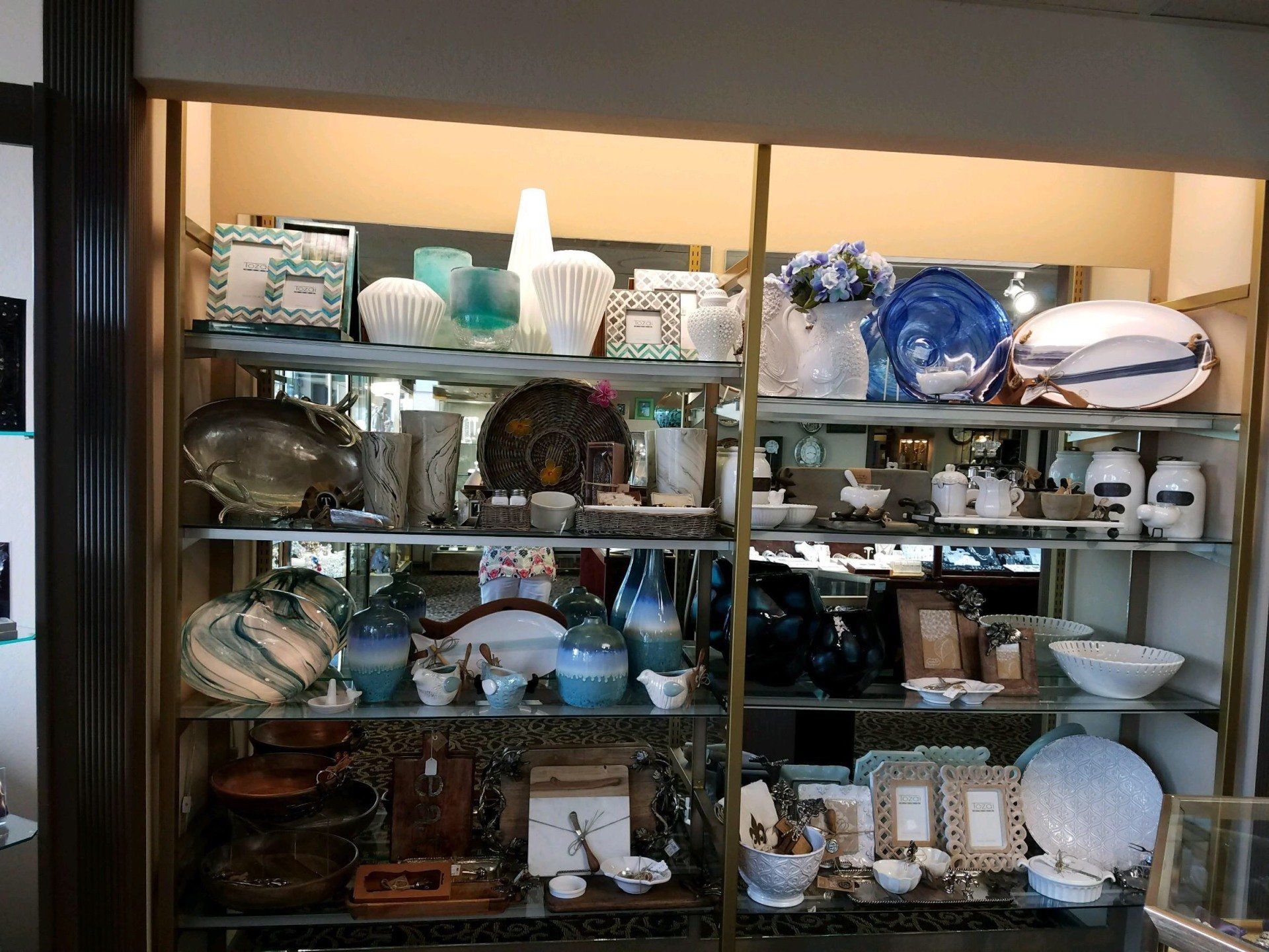 Porcelain pieces and vases