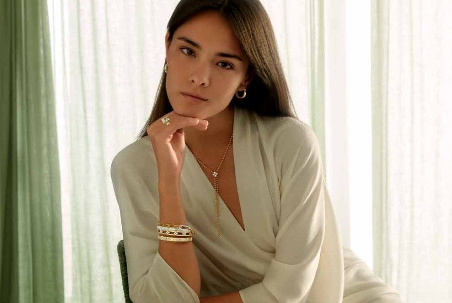 a beautiful woman wearing Roberto Coin jewelry