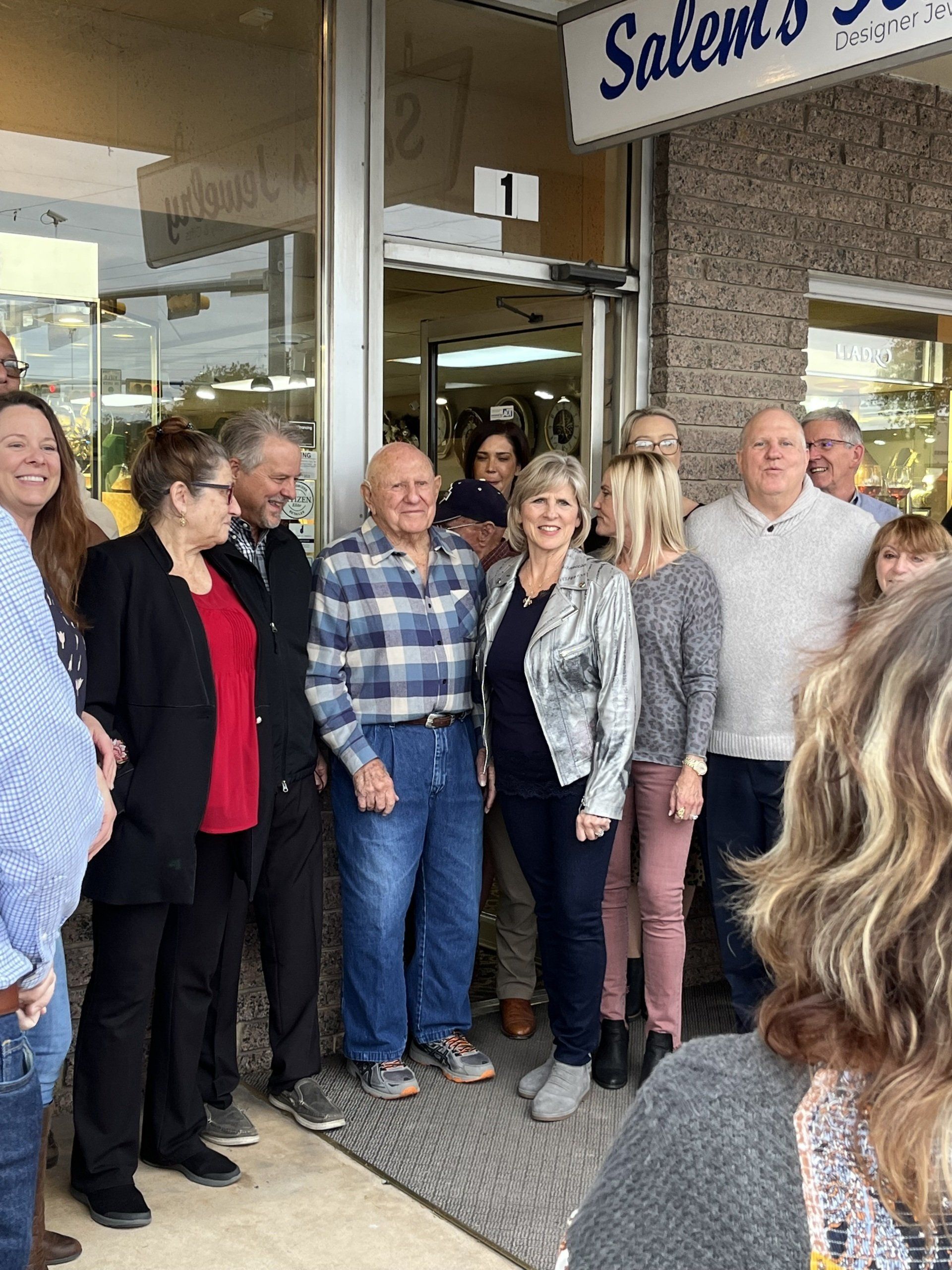 Salem's Jewelry Crowd