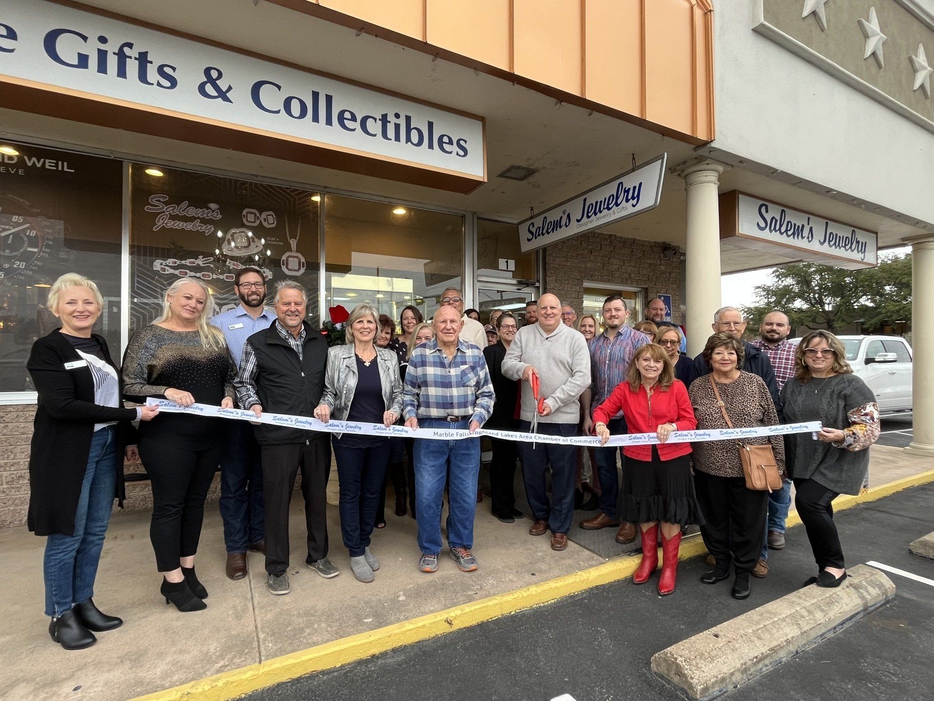 Salem's Jewelry event crowd