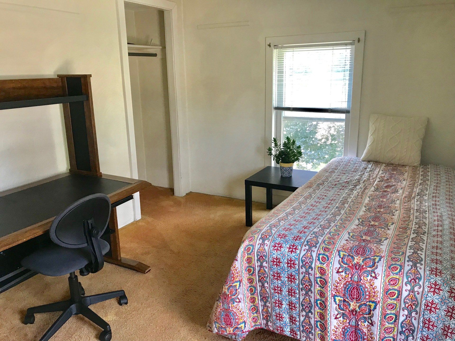 942A bedroom-w