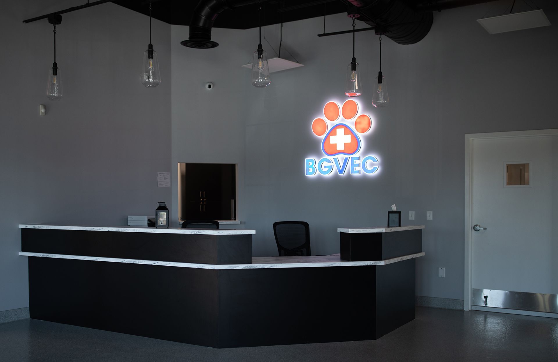 Bowling Green Veterinary Emergency Clinic front desk