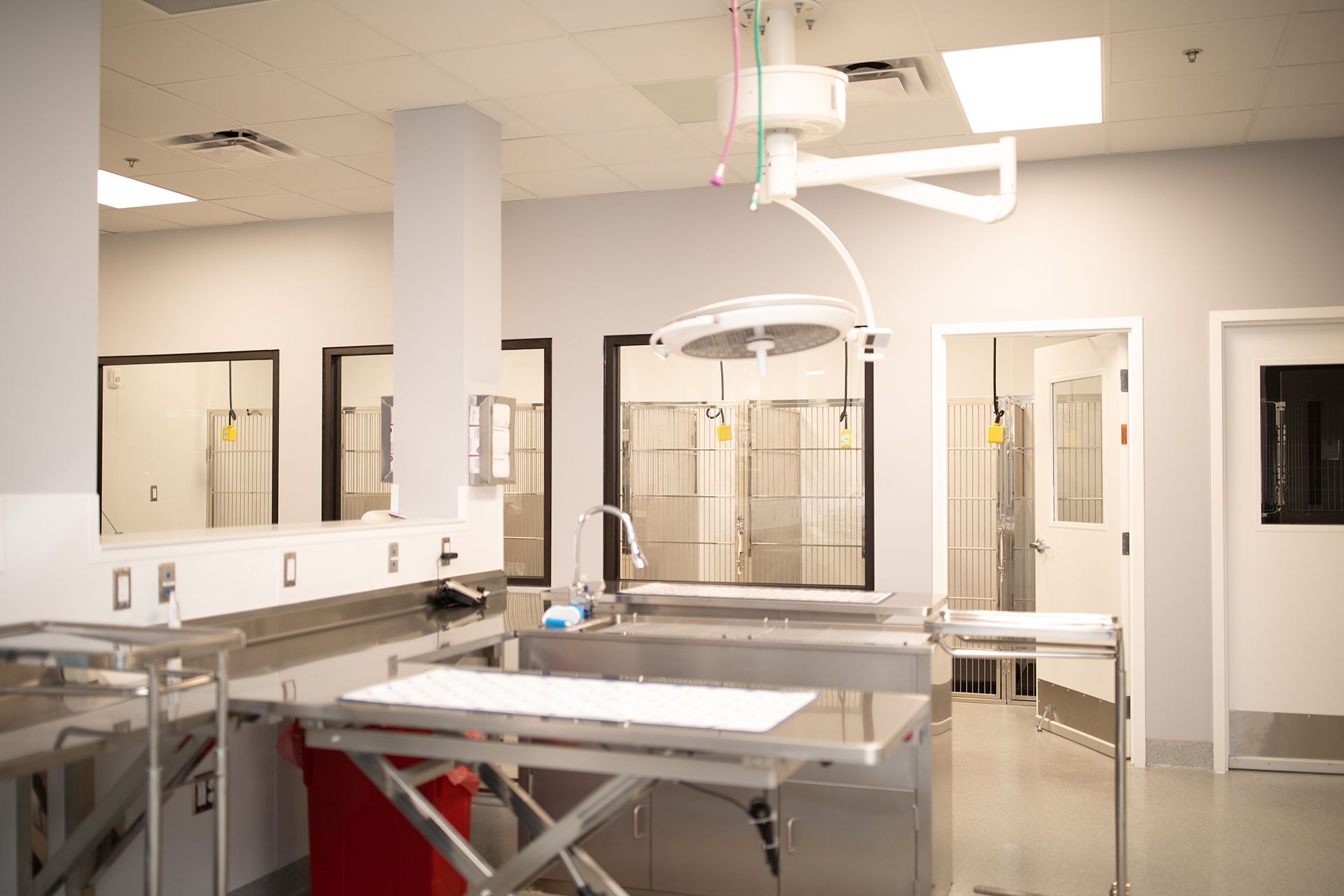 The operating room in Bowling Green Veterinary Emergency Clinic has a table and a surgical light.