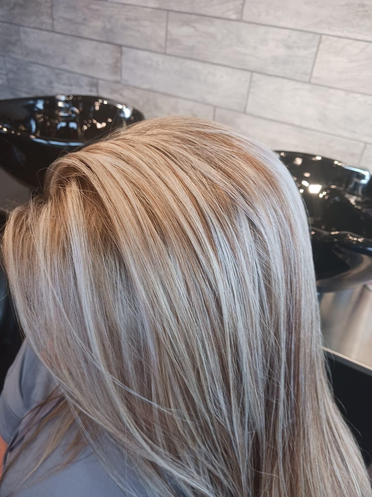 Colors and highlights hair