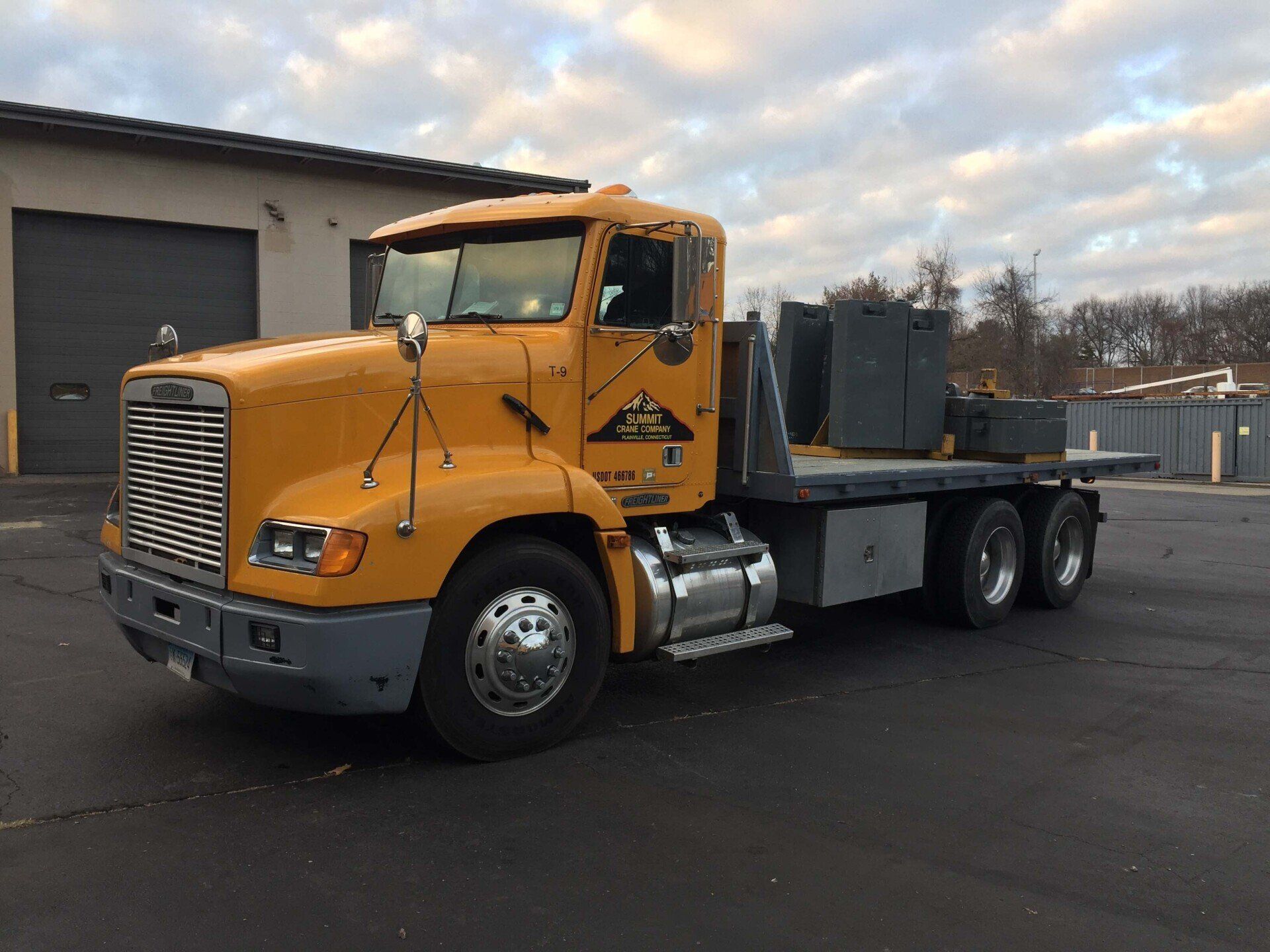 Cranes offered by Summit Crane Co