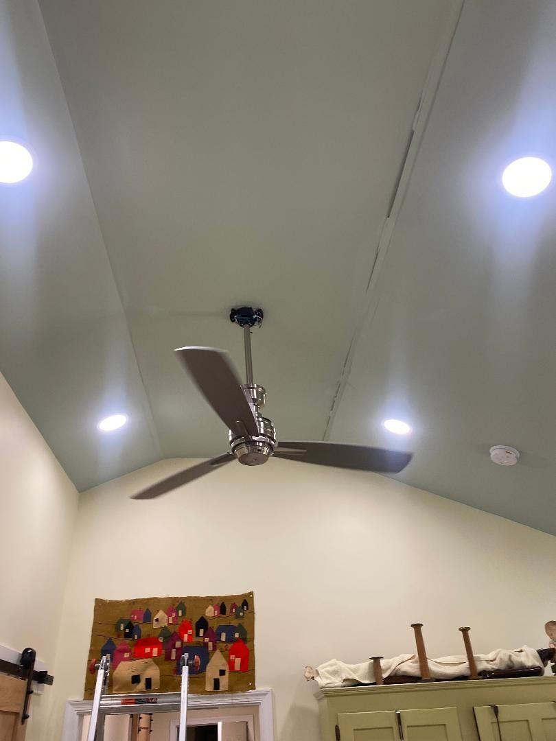 A ceiling fan is hanging from the ceiling of a room