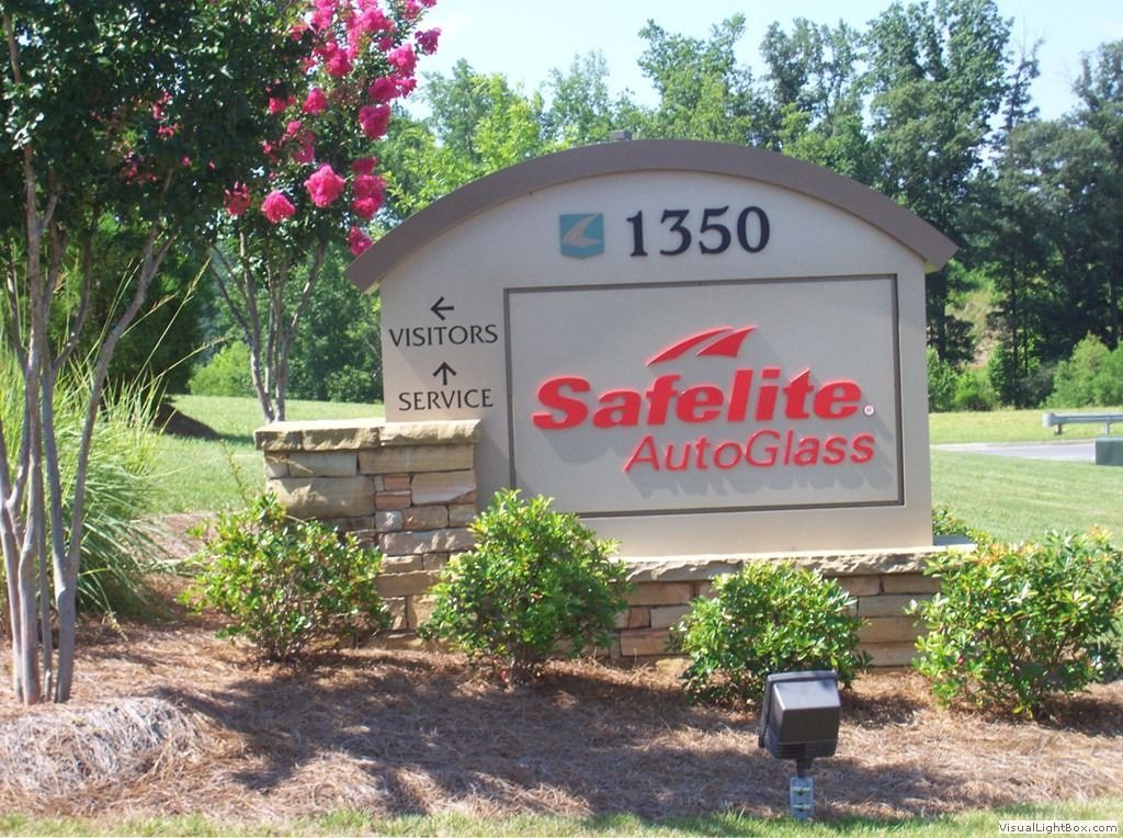 Safelite AutoGlass sign at 1350, directing visitors and service.