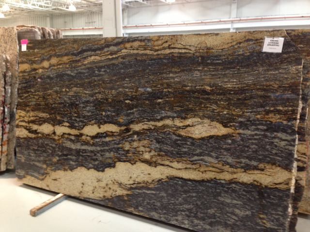 A large slab of granite is sitting on top of a wooden pallet.